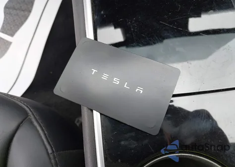 2018 Tesla Model 3 Long Range/Mid Range из США, поврежденный, VIN 5YJ3E1EA7JF040973